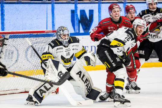 Västerås målvakt Oliver Håkansson och Moras Felix