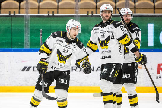 Västerås Konstantin Komarek jublar