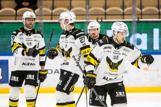 Västerås Konstantin Komarek jublar