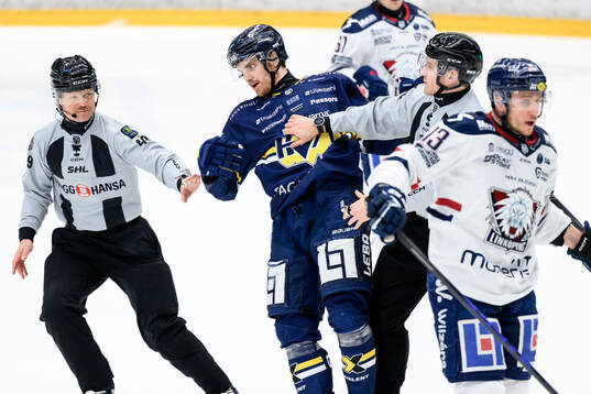 HV71s William Ignberg Nilsson och Linköpings Jakub Vrana