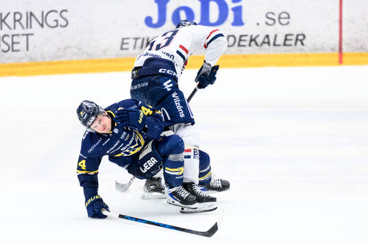 HV71s Hugo Fransson och Linköpings Adam Hofbauer