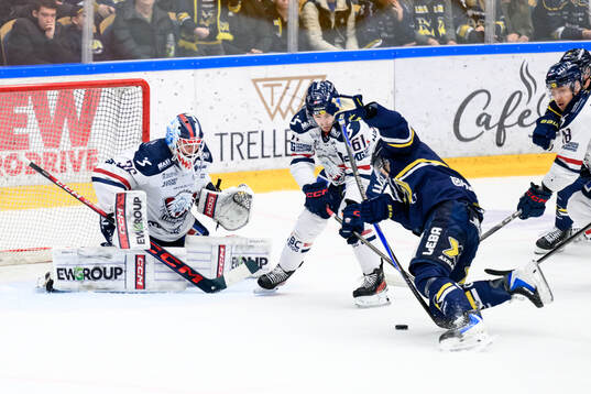 Linköpings målvakt Waltteri Ignatjew och Markus Ljungh