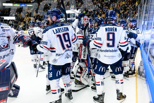 Linköpings målvakt Waltteri Ignatjew jublar