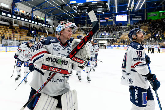 Linköpings målvakt Waltteri Ignatjew jublar