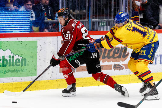 Örebros Patrik Puistola och Djurgårdens Oliver Kylington