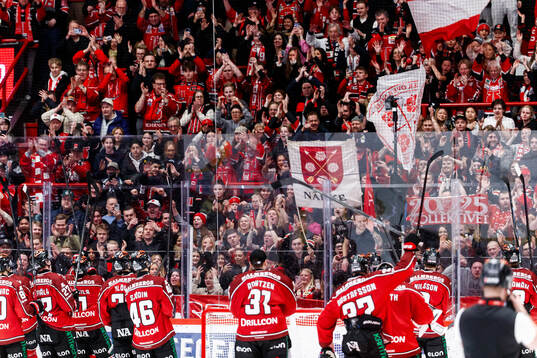 Örebros spelare jublar