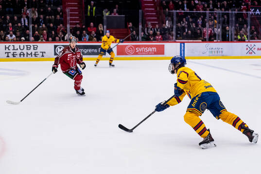 Djurgårdens Viggo Björck och Örebros Patrik Puistola