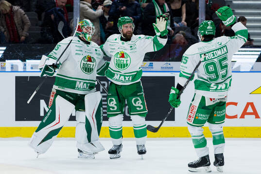 Rögles målvakt Christoffer Rifalk, Calvin De Haan och
