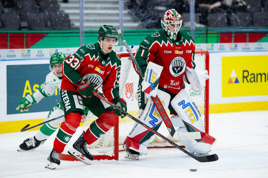 Frölundas Linus Högberg och målvakt Lars Johansson