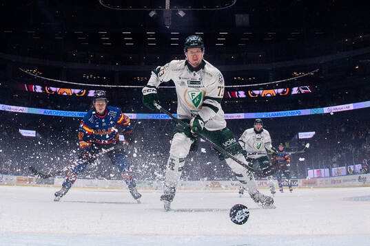 Malmö Redhawks Lauri Pajuniemi och Färjestads Adam Ollas