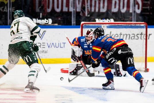 Färjestads Radim Zohorna gör 0-1