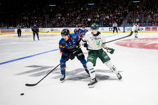 Malmö Redhawks Axel Sundberg och Färjestads Adam Ollas