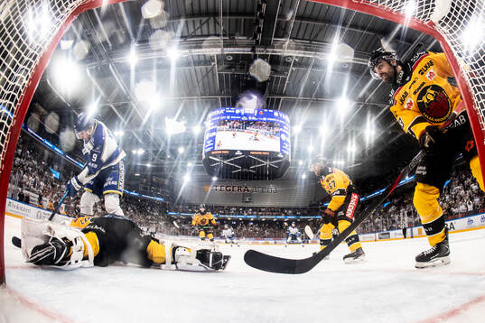 Leksands Gabriel Fortier och Luleås målvakt Joel