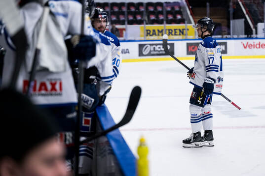 Karlskogas Åke Stakkestad lämnar planen