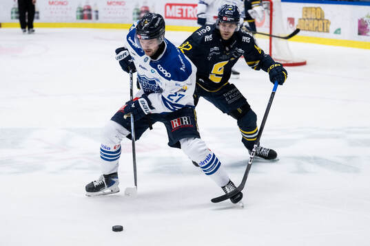 Karlskogas Tobias Sjökvist och Södertäljes Roope