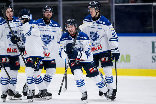 Karlskogas Tobias Sjökvist jublar