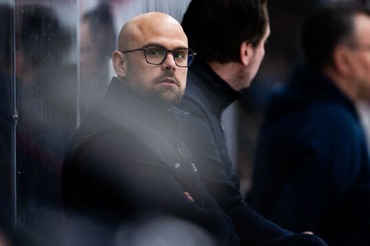 Karlskogas tränare Dennis Hall