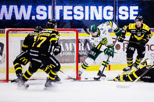 Björklövens Fredrik Forsberg med en målchans