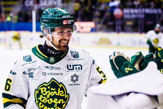 Björklövens Fredrik Forsberg jublar