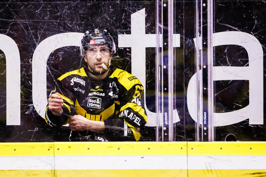 Västerås Konstantin Komarek sitter utvisad