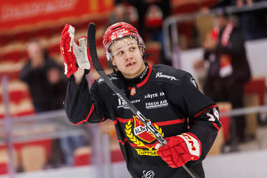 Almtunas Mikkel Øby-Olsen jublar