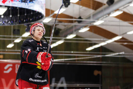 Almtunas Mikkel Øby-Olsen jublar