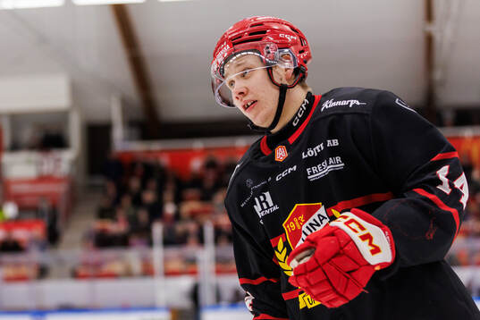 Almtunas Mikkel Øby-Olsen jublar