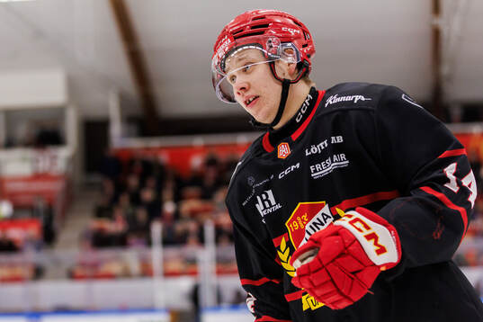 Almtunas Mikkel Øby-Olsen jublar