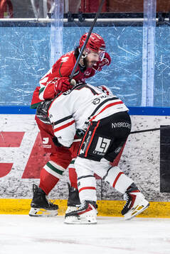 Moras Brayden Tracey och Nybro Vikings Julius Bergman