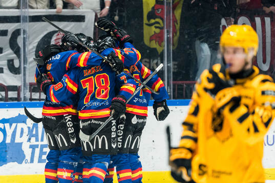 Malmö Redhawks Linus Öberg jublar