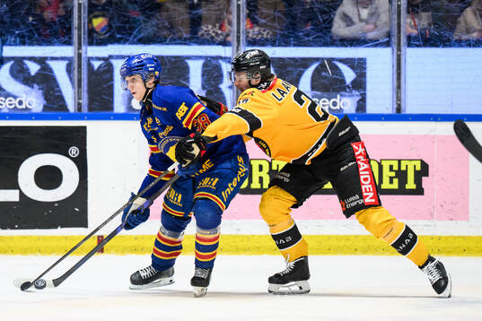 Djurgårdens Victor Eklund och Luleås Oskari Laaksonen