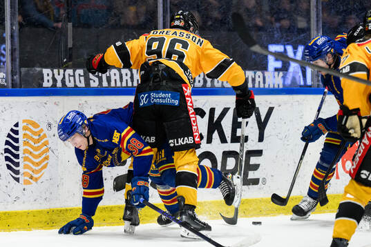 Djurgårdens Victor Eklund och Luleås Pontus Andreasson