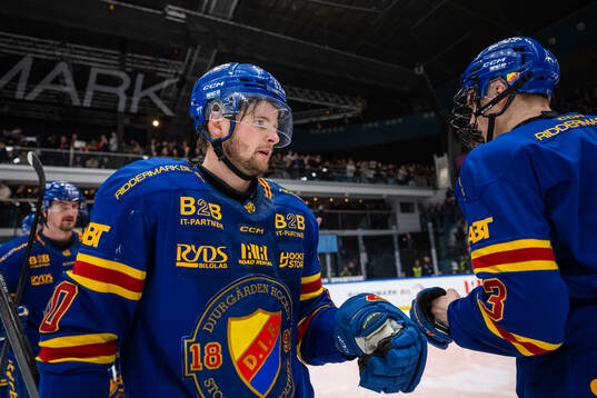 Djurgårdens Mathias Emilio Pettersen jublar med Marcus