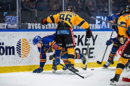 Djurgårdens Victor Eklund och Luleås Pontus Andreasson