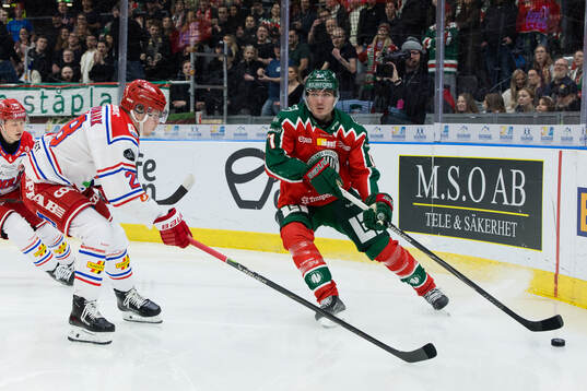 Timrås Simon Forsmark och Frölundas Max Lindholm