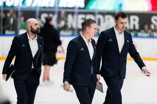 Rögles assisterande tränare Taylor Matson, tränare Dan