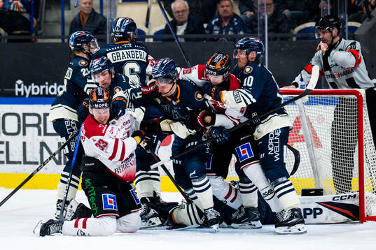 Växjös Eemeli Suomi och Keegan Lowe och Örebros