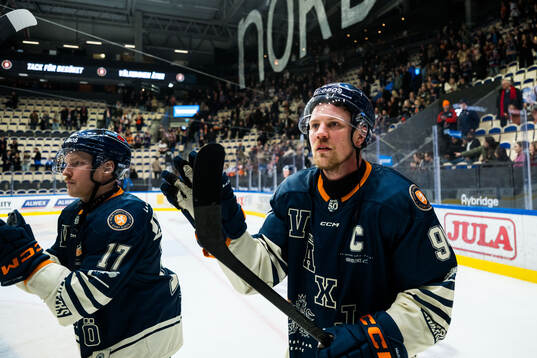 Växjös Erik Andersson och Joel Persson jublar