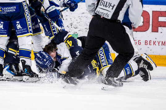 Leksands Fred Nilsson och HV71s Joona Luoto