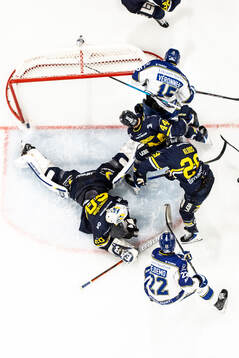 Leksands Max Veronneau och Leksands Lukas Vejdemo och HV71s