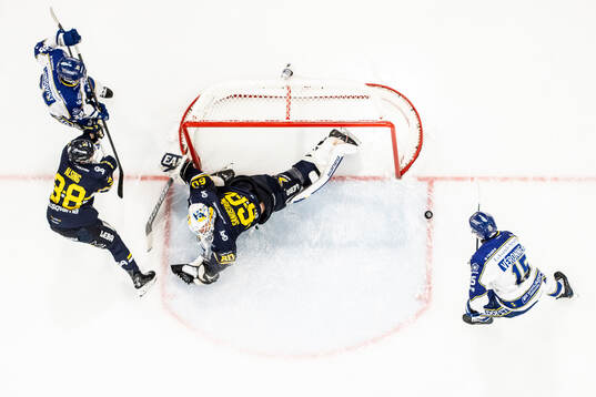 Leksands Michael Lindqvist och HV71s Olle Alsing och HV71s