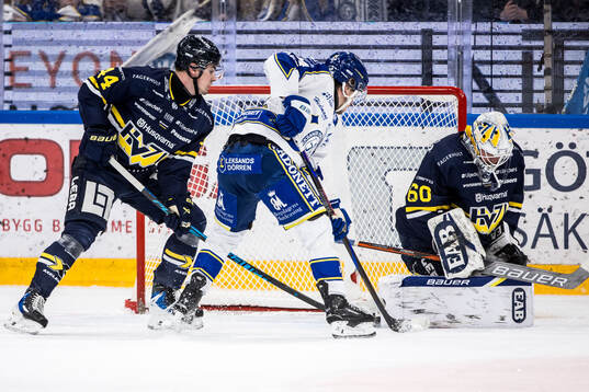 HV71s Hugo Fransson och Leksands Arvid Eljas och HV71s
