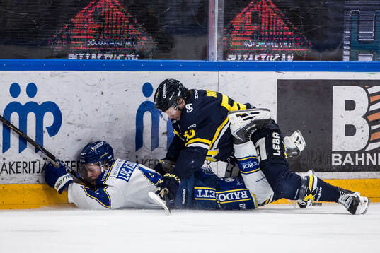 Leksands Tinus Luc Koblar och HV71s Andreas Borgman