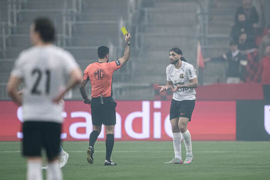 Brommapojkarnas David Isso tilldelas gult kort av domare