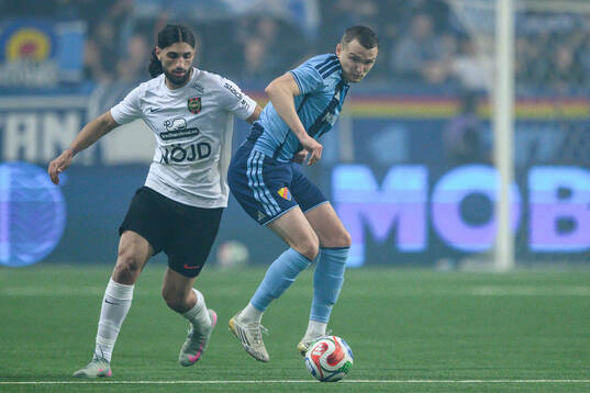 Brommapojkarnas David Isso och Djurgårdens Piotr Johansson