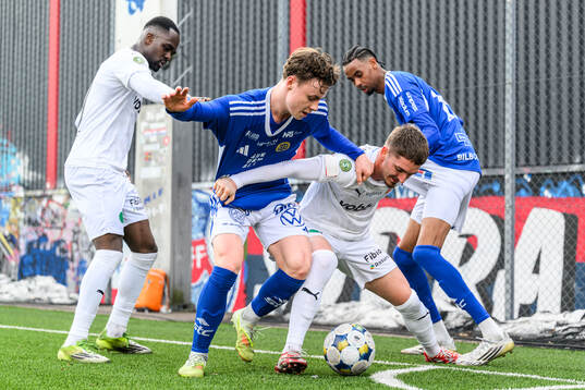 Helsingborgs Adam Akimey och GIF Sundsvalls Hugo Östlund