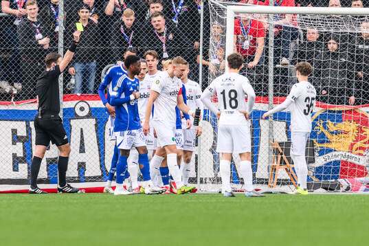 Domare Max Persson och Helsingborgs Jakob Voelkerling