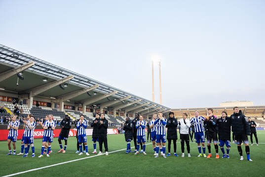 IFK Göteborgs spelare tackar publiken