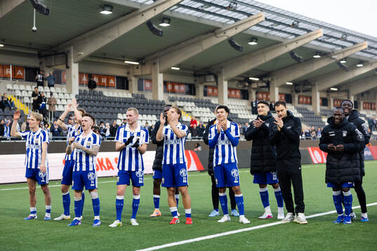 IFK Göteborgs spelare tackar publiken