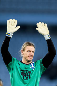 Malmö FFs målvakt Johan Dahlin jublar